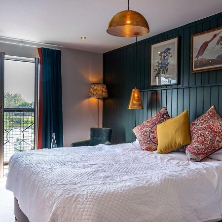 The Bridge Hotel Chertsey Eksteriør bilde