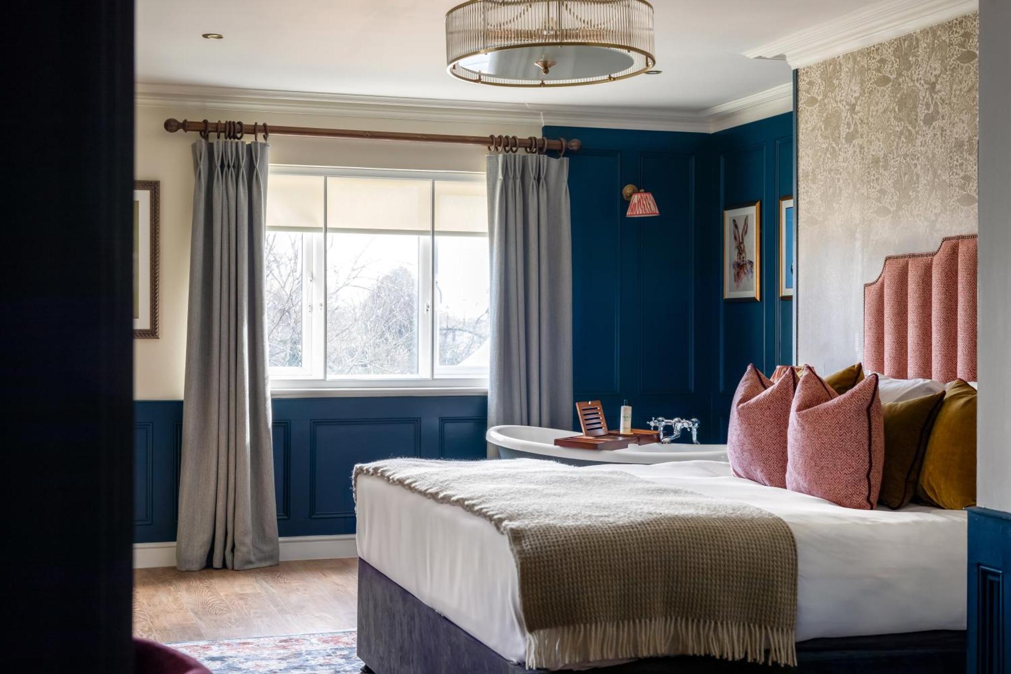 The Bridge Hotel Chertsey Eksteriør bilde
