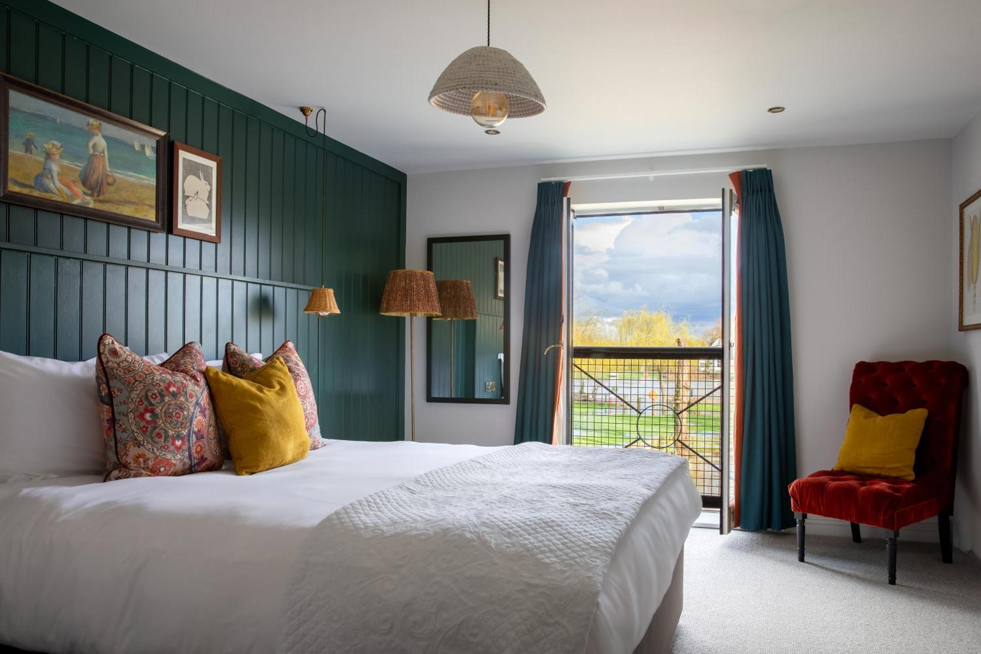 The Bridge Hotel Chertsey Eksteriør bilde