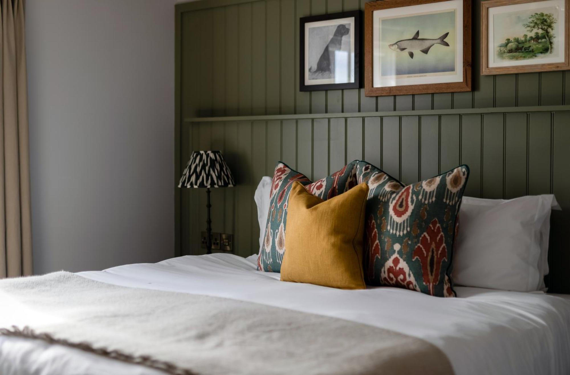 The Bridge Hotel Chertsey Eksteriør bilde