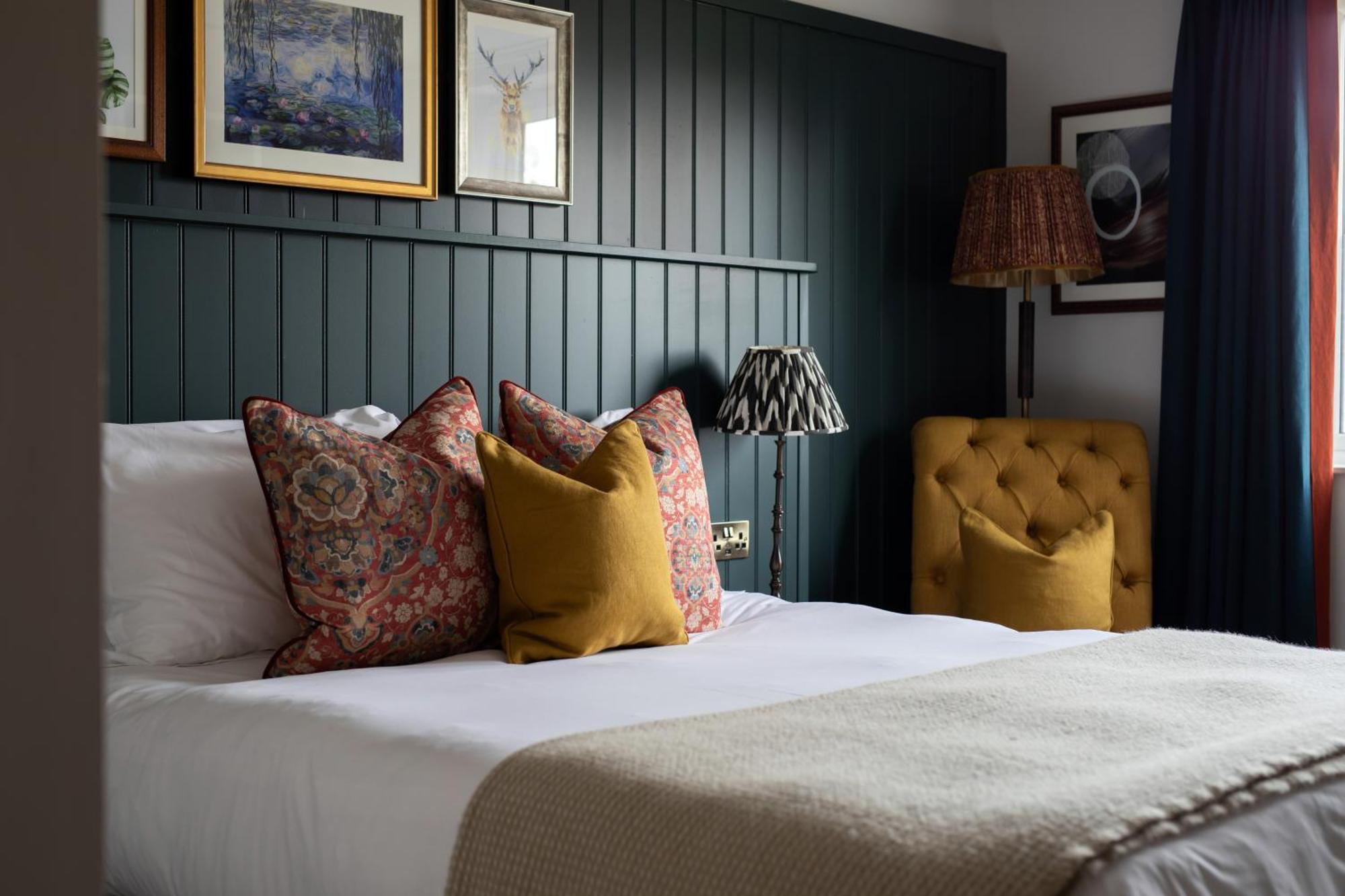 The Bridge Hotel Chertsey Eksteriør bilde