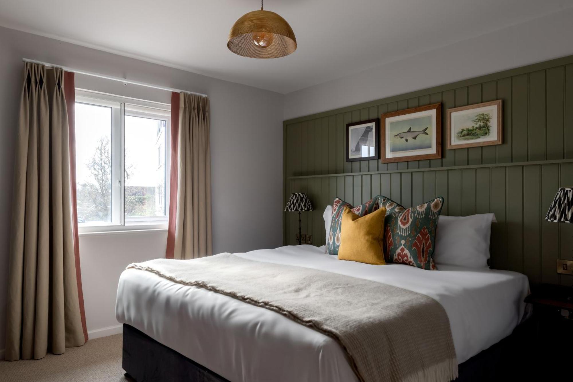 The Bridge Hotel Chertsey Eksteriør bilde