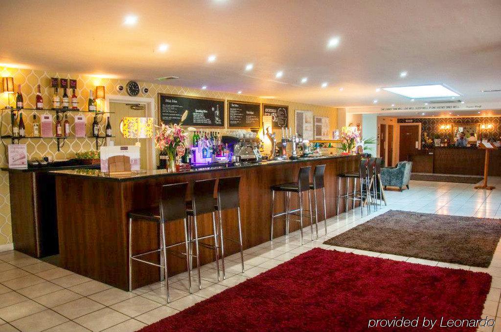 The Bridge Hotel Chertsey Eksteriør bilde