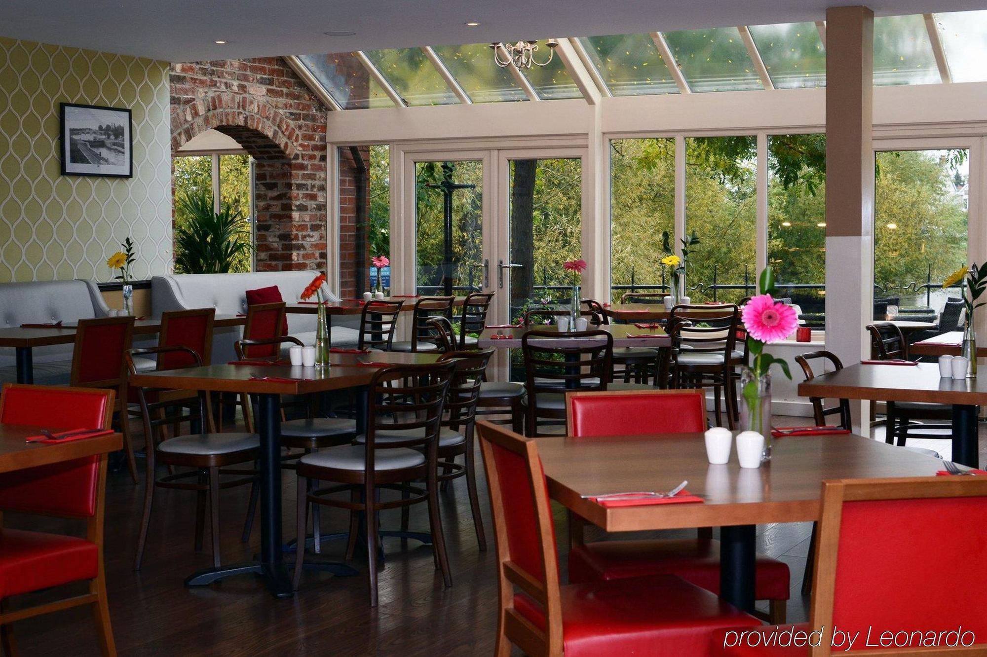 The Bridge Hotel Chertsey Eksteriør bilde