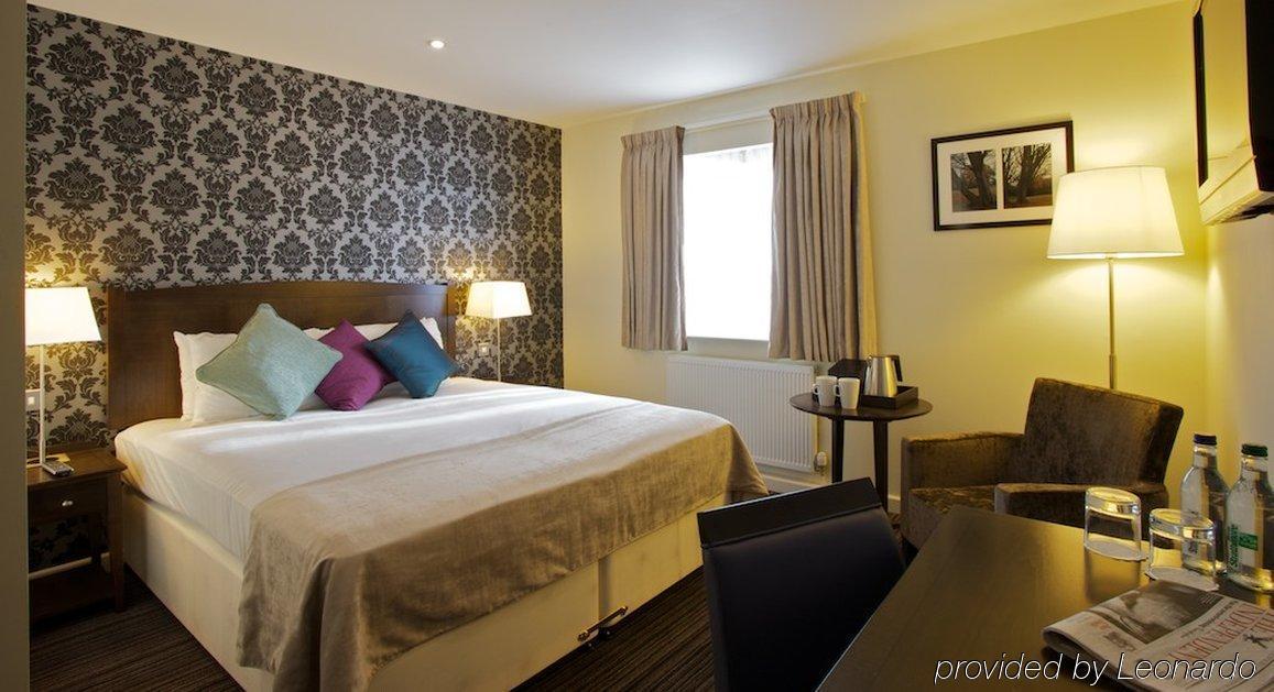 The Bridge Hotel Chertsey Eksteriør bilde