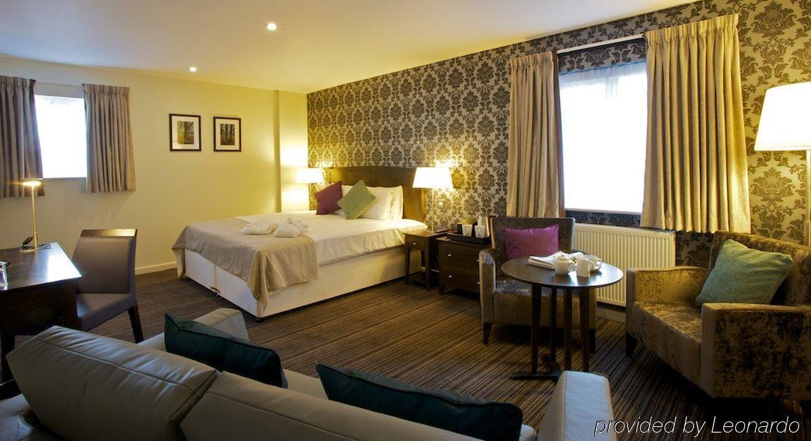 The Bridge Hotel Chertsey Eksteriør bilde