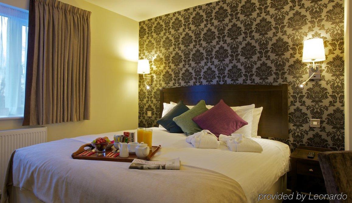 The Bridge Hotel Chertsey Eksteriør bilde