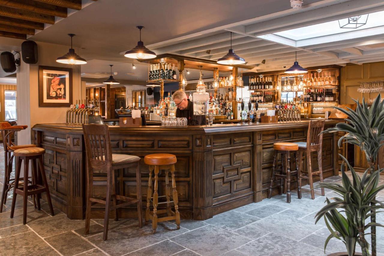 The Bridge Hotel Chertsey Eksteriør bilde