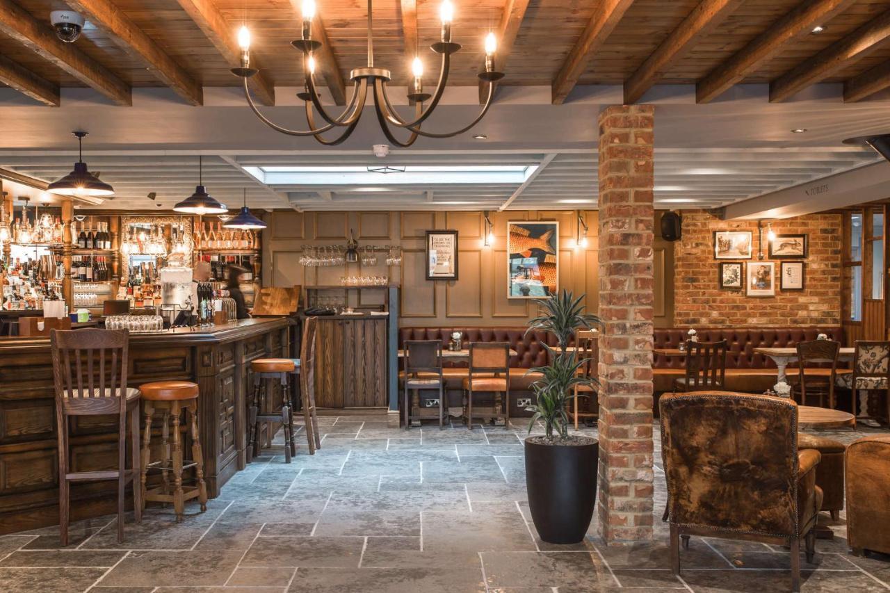 The Bridge Hotel Chertsey Eksteriør bilde